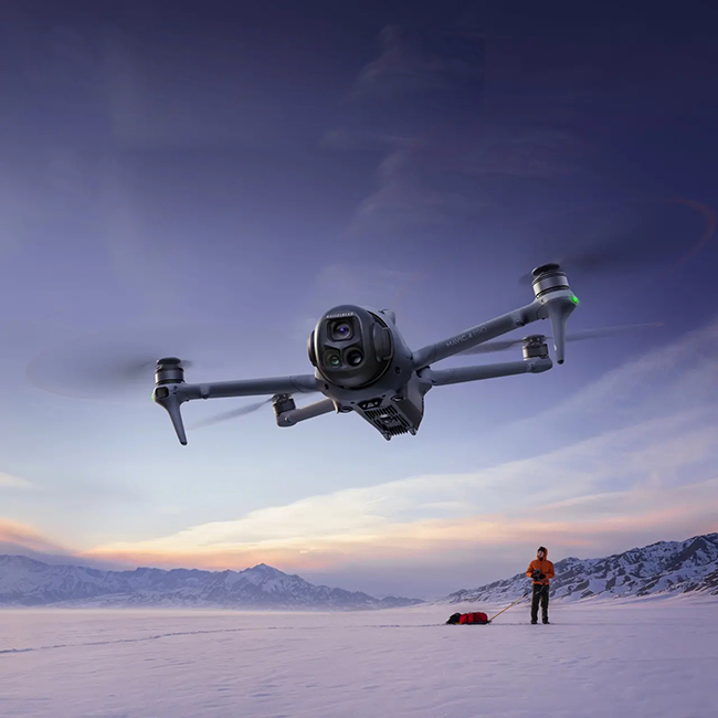 DJI Mavic 4 航拍无人机